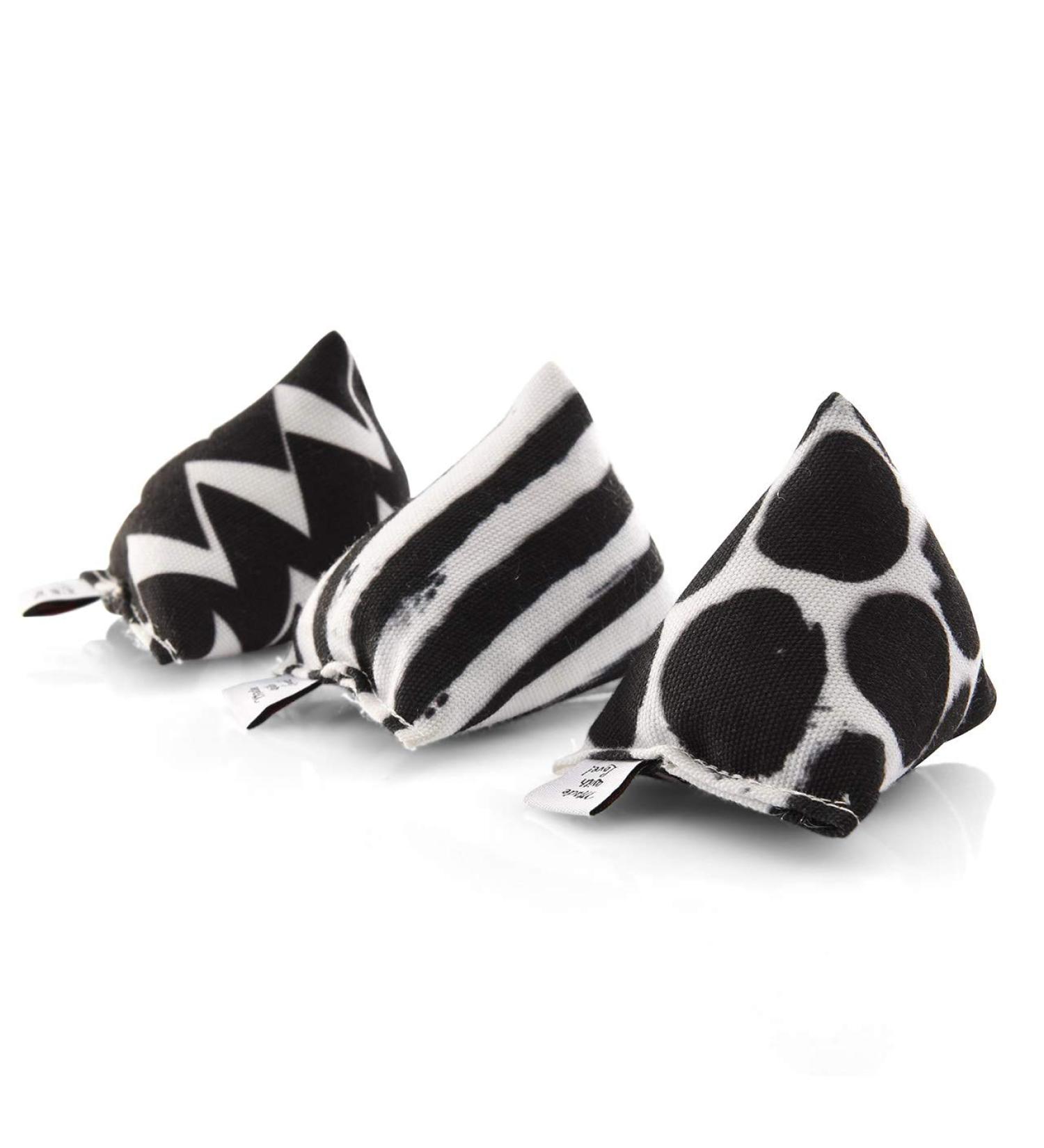 CanadianCat Company | Set of 3 Mini Pyramids | Black-White Catnip Pillows for Cats - Cuddly & Fun - Buy Online on GoSupps.com