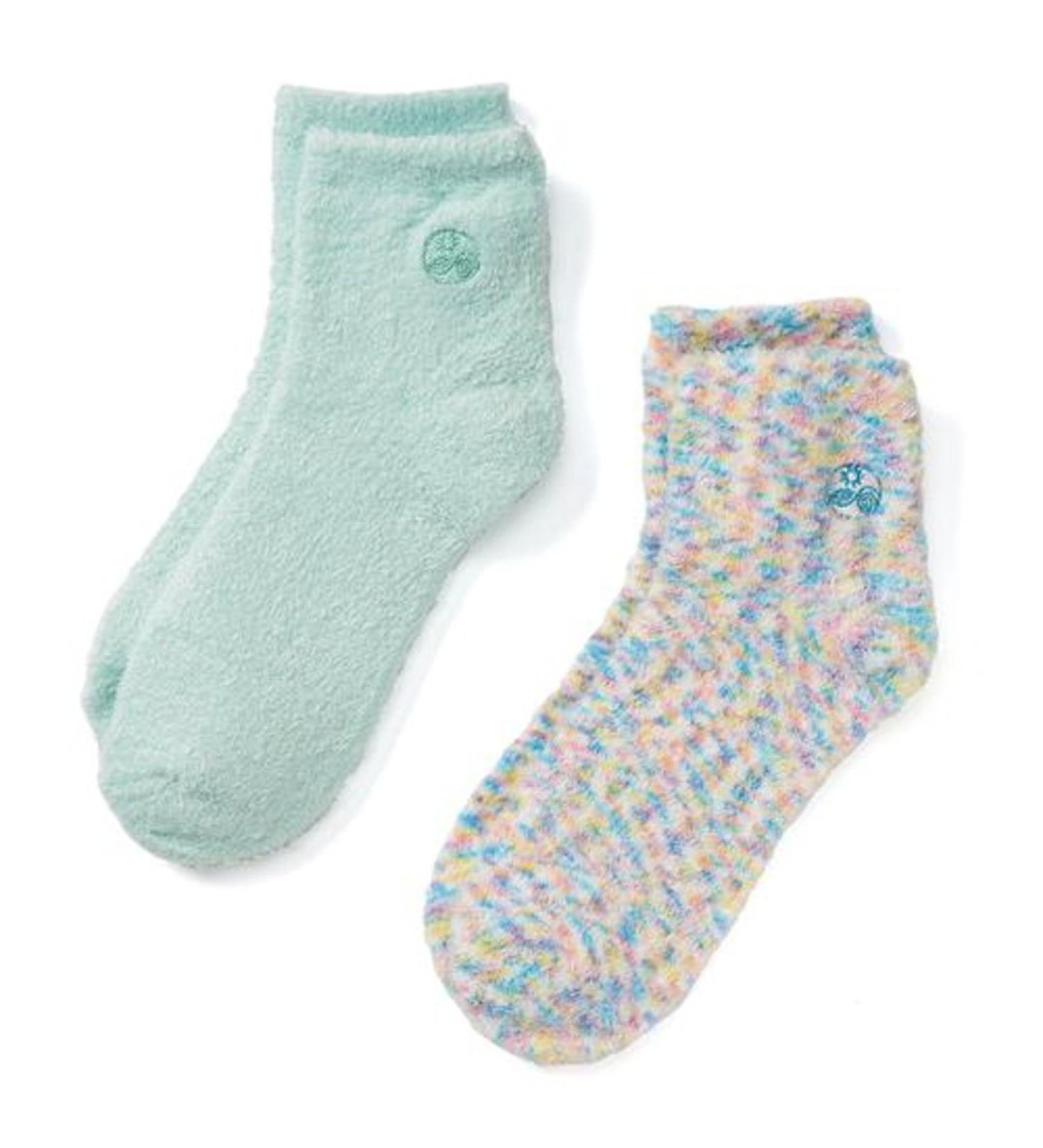 Earth Therapeutics Aloe Vera Socks  Infused with natural aloe vera & Vitamin E  Helps Dry Feet, Cracked Heels, Calluses, Rough Skin, Dead Skin - Use with your Favorite Lotions for Spa Pedicure - Confetti Green - 2 Pairs