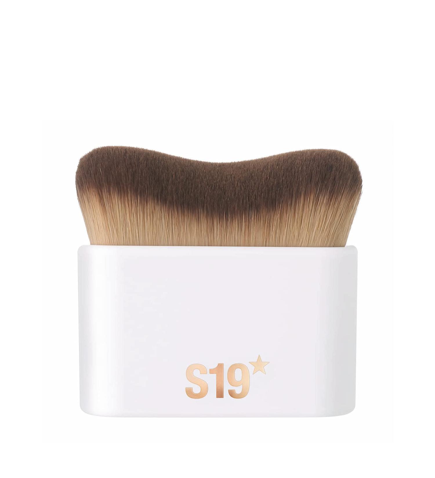 S19 SUPER FX Body Brush - Body Makeup & Gloss Applicator Professional Finish Soft & Velvety Bristles - Buy Online on GoSupps.com