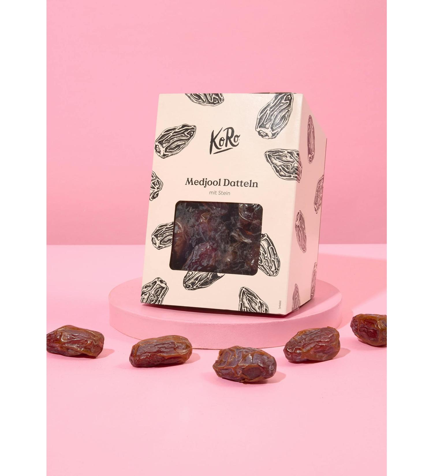 KoRo - Medjool dates with core 1 kg - Sun-dried - Particularly soft and soft - Caramel taste - Snack rich in fiber - Buy Online on GoSupps.com