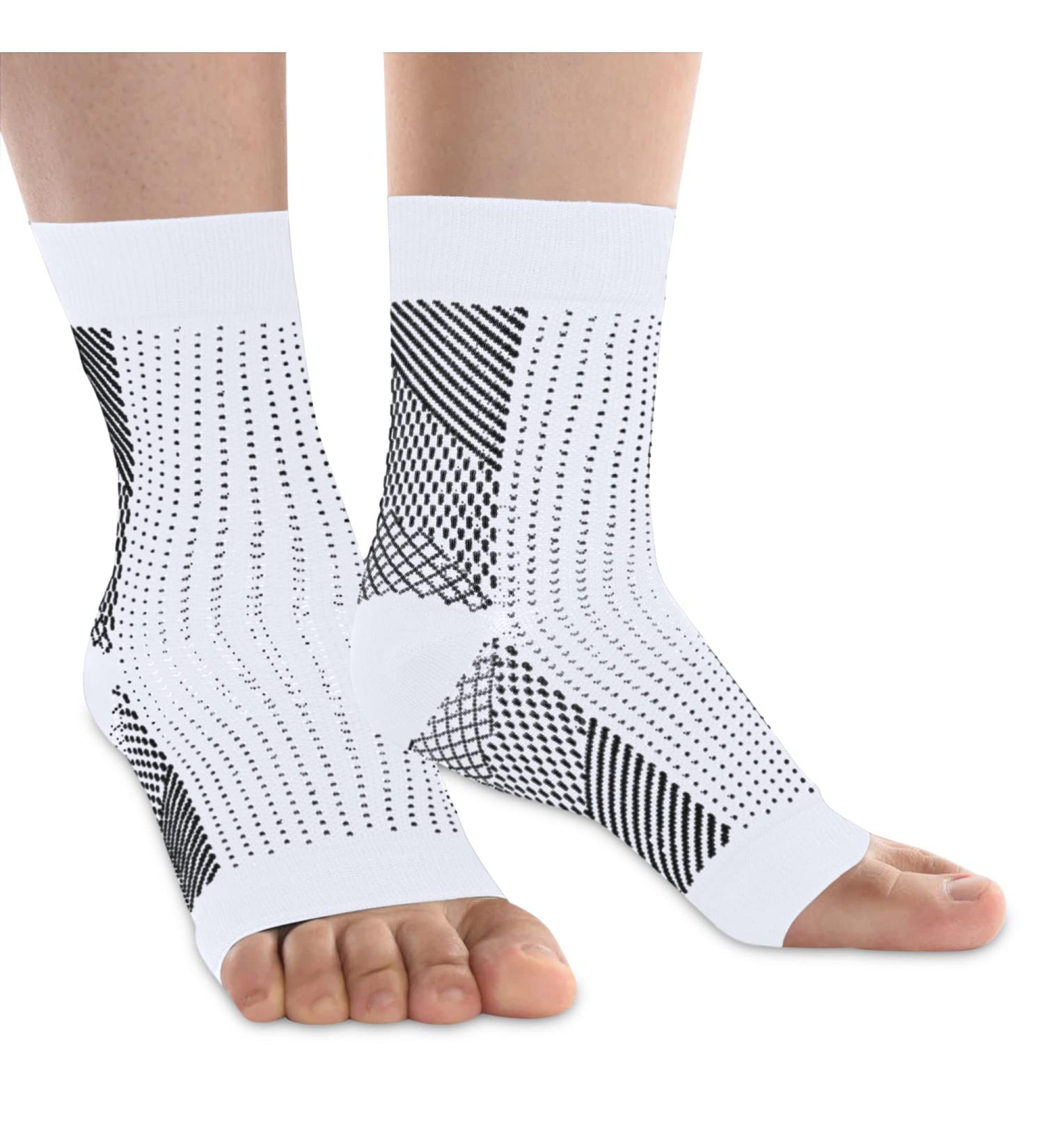 1 Pack Compression Plantar Fasciitis Socks Ankle Compression Sleeve Heels Arch Supports & Heel Pain Relief Ankle Supports for Men and Women (White Medium)