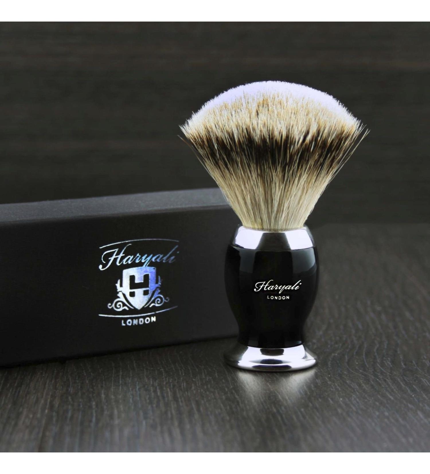 Razor brush made of 100 % roof hair with black and metal -colored base long service life and easy to care for natural pure roof hair