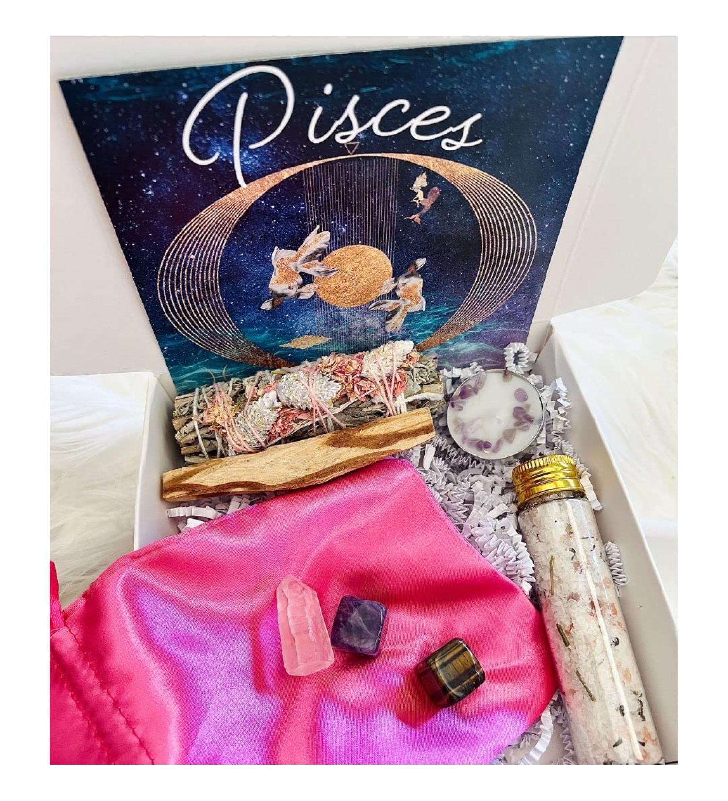 Pisces Gift Set - Healing Crystals, Smudge Stick, Crystal Candle, Palo Santo, Bath Salt, Zodiac Card | MAMA WUNDERBAR - Buy Online on GoSupps.com