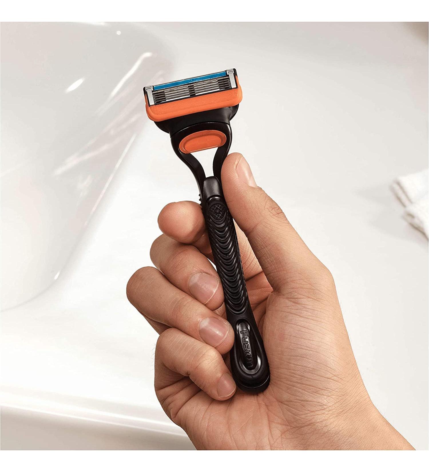 Gillette Fusion 5 razor men with trimmer blade for precision and lubricating coating razor + 6 razor blades