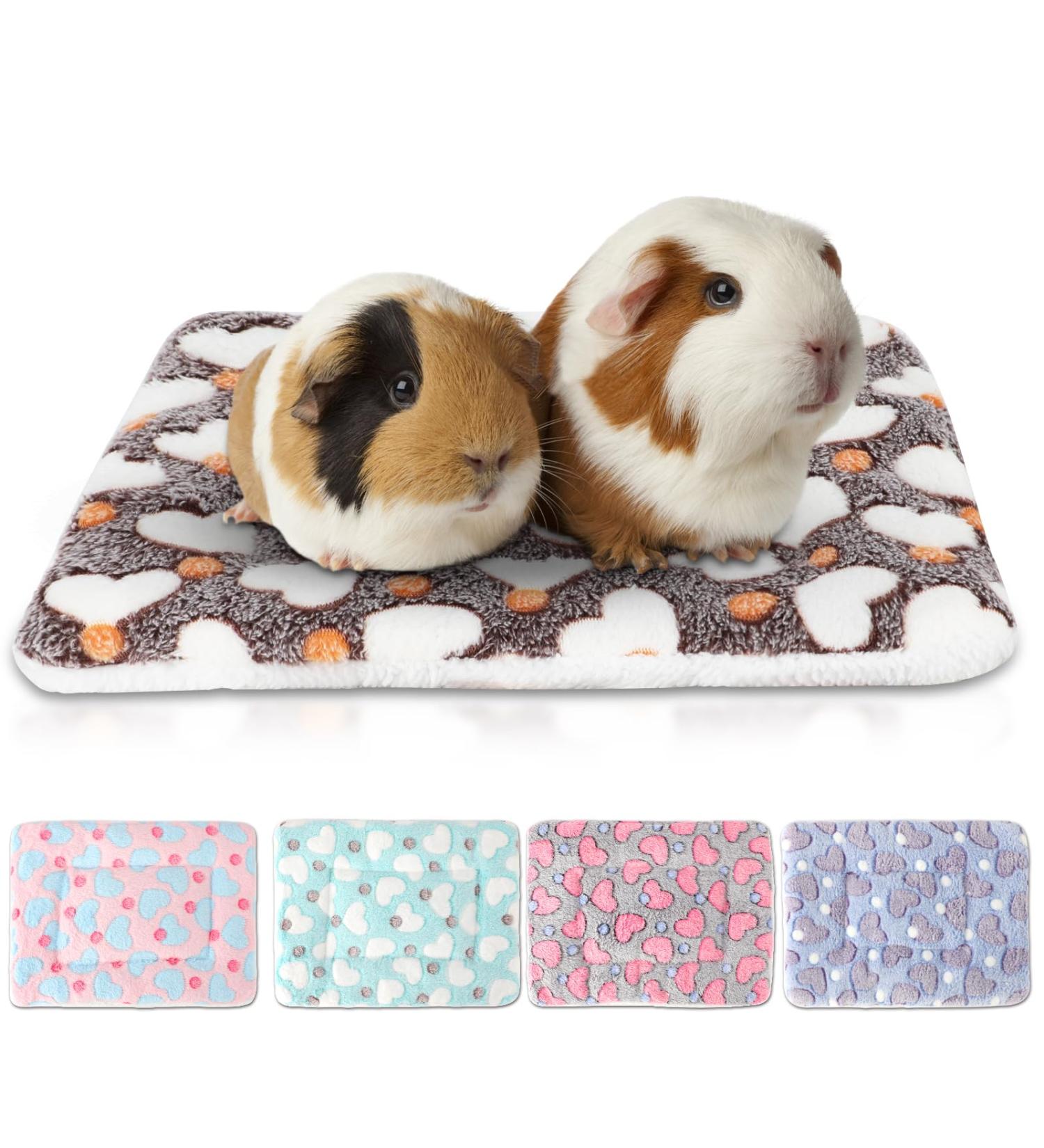 Sbayool 5PCS Guinea Pig Bed Mat - Warm Fluff Blankets for Small Animals - Ideal for Guinea Pigs, Rabbits, Chinchillas, Ferrets, Hamsters - 32x25cm Hearts Design - Buy Online on GoSupps.com