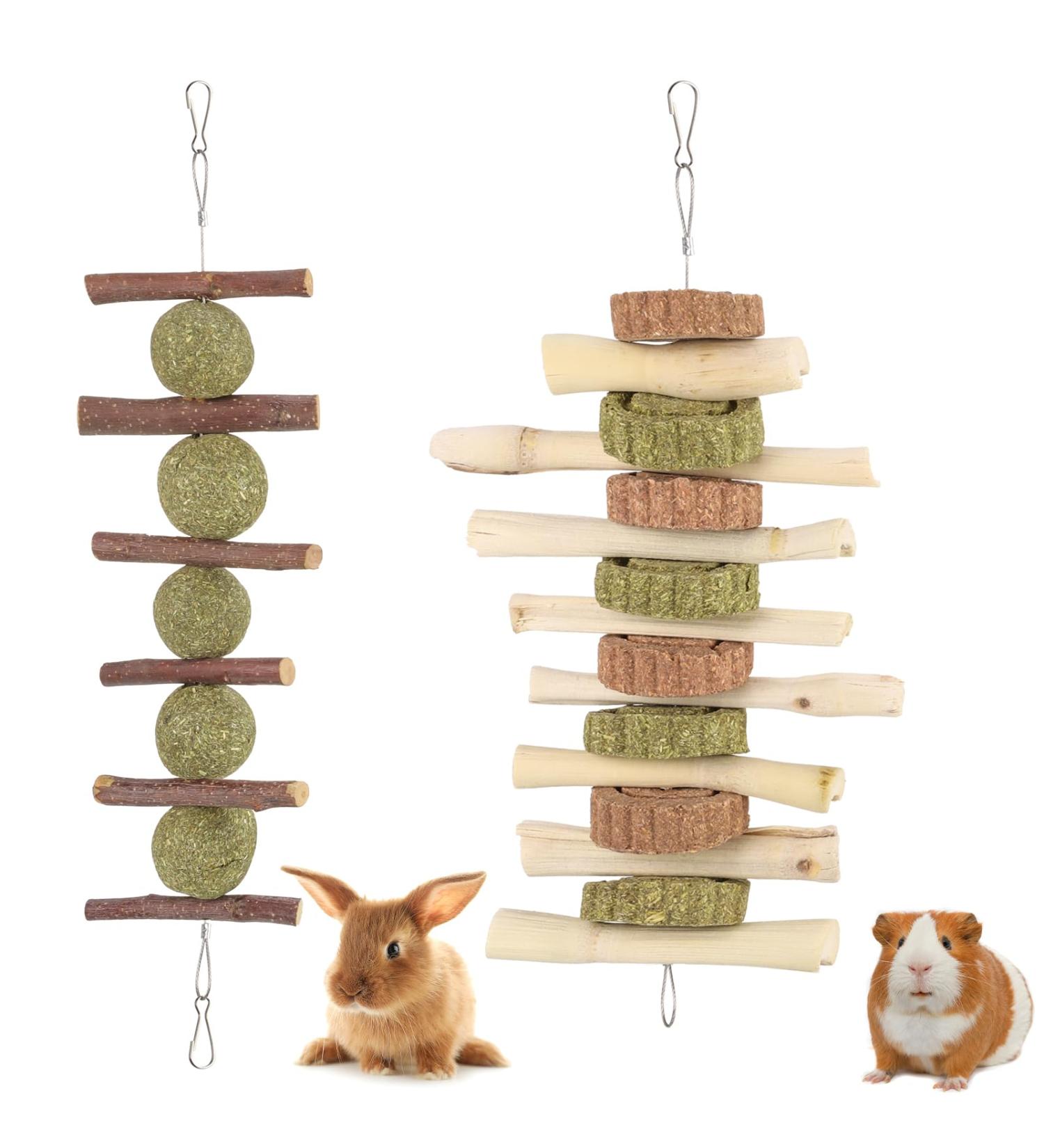 Fantesi 2-Piece Rabbit Toys Set - Kieletzeiten & Kachtiele with Apple Wood Chew Timothy Hay Sticks & Carrot Cake | Ideal Dental Care for Bunnies Hamsters Mice & Chinchillas - International Shipping Available - Buy Online on GoSupps.com
