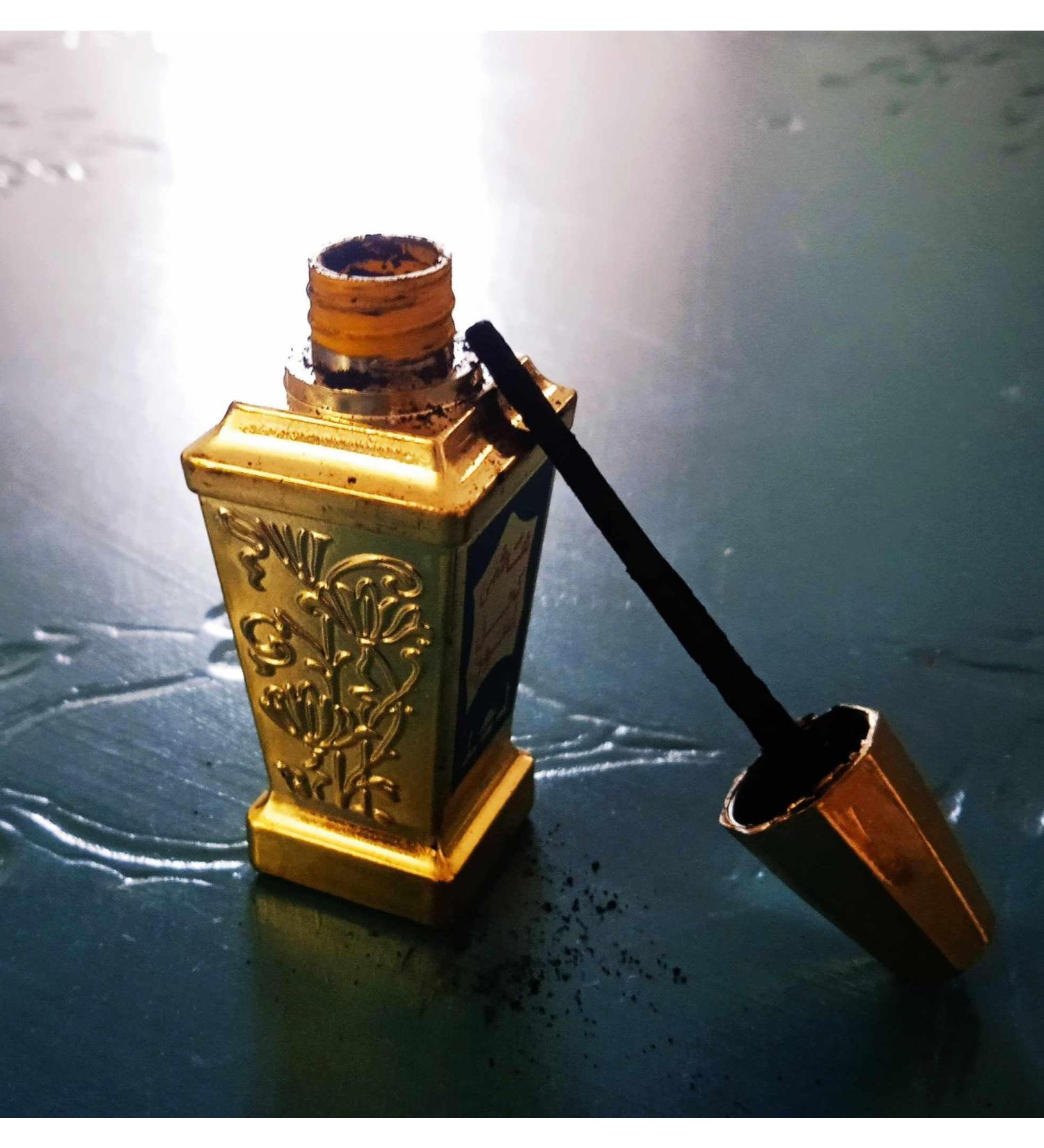 G n rique Black with intense eyes in natural powder EYELID_COLOR deep and intense eye look "strengthens eyesight and grows eyelashes"