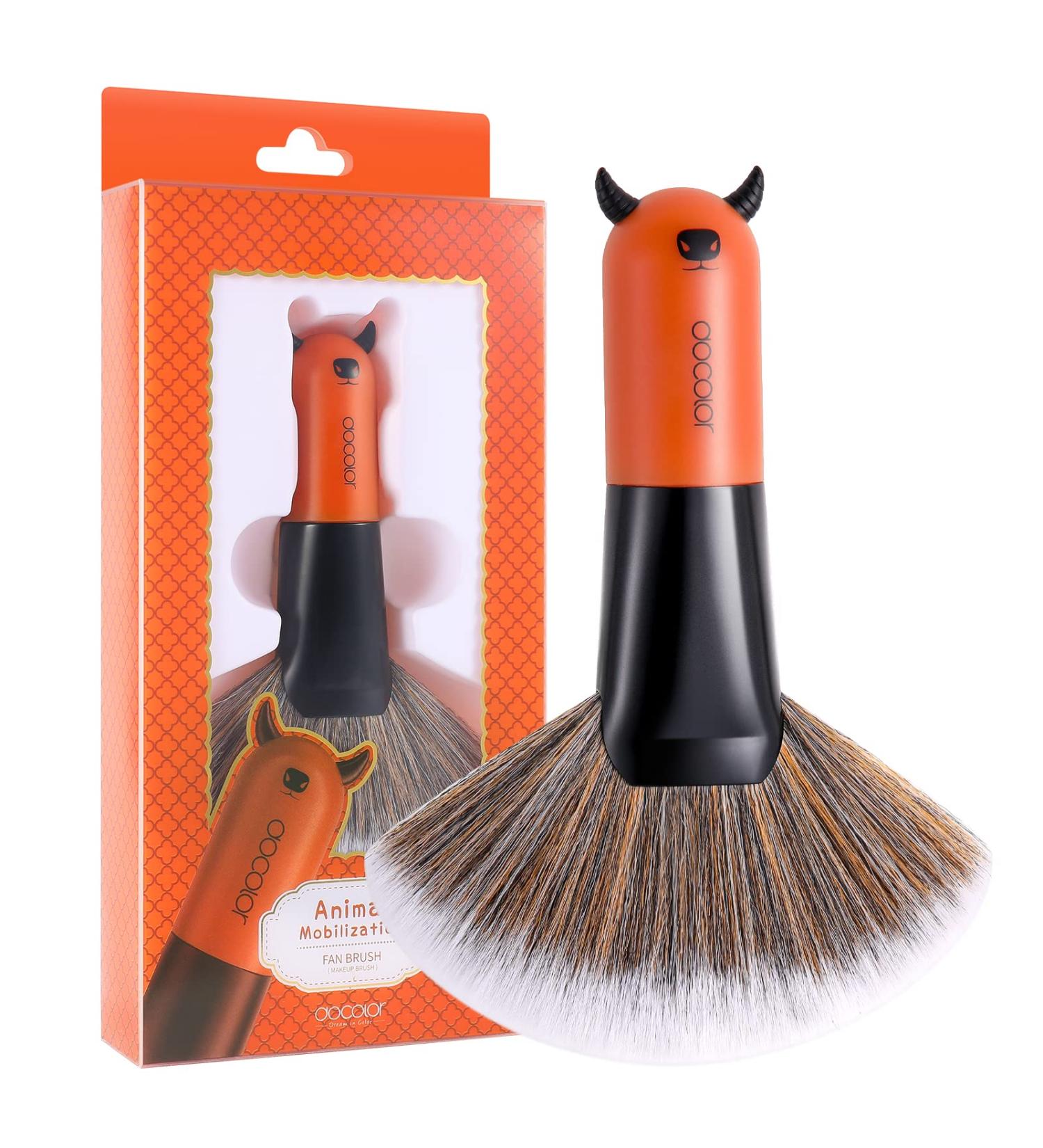 Docolor Fan Brush C04 - Professional Face Makeup Highlighting Kabuki Brush - Buy Online on GoSupps.com