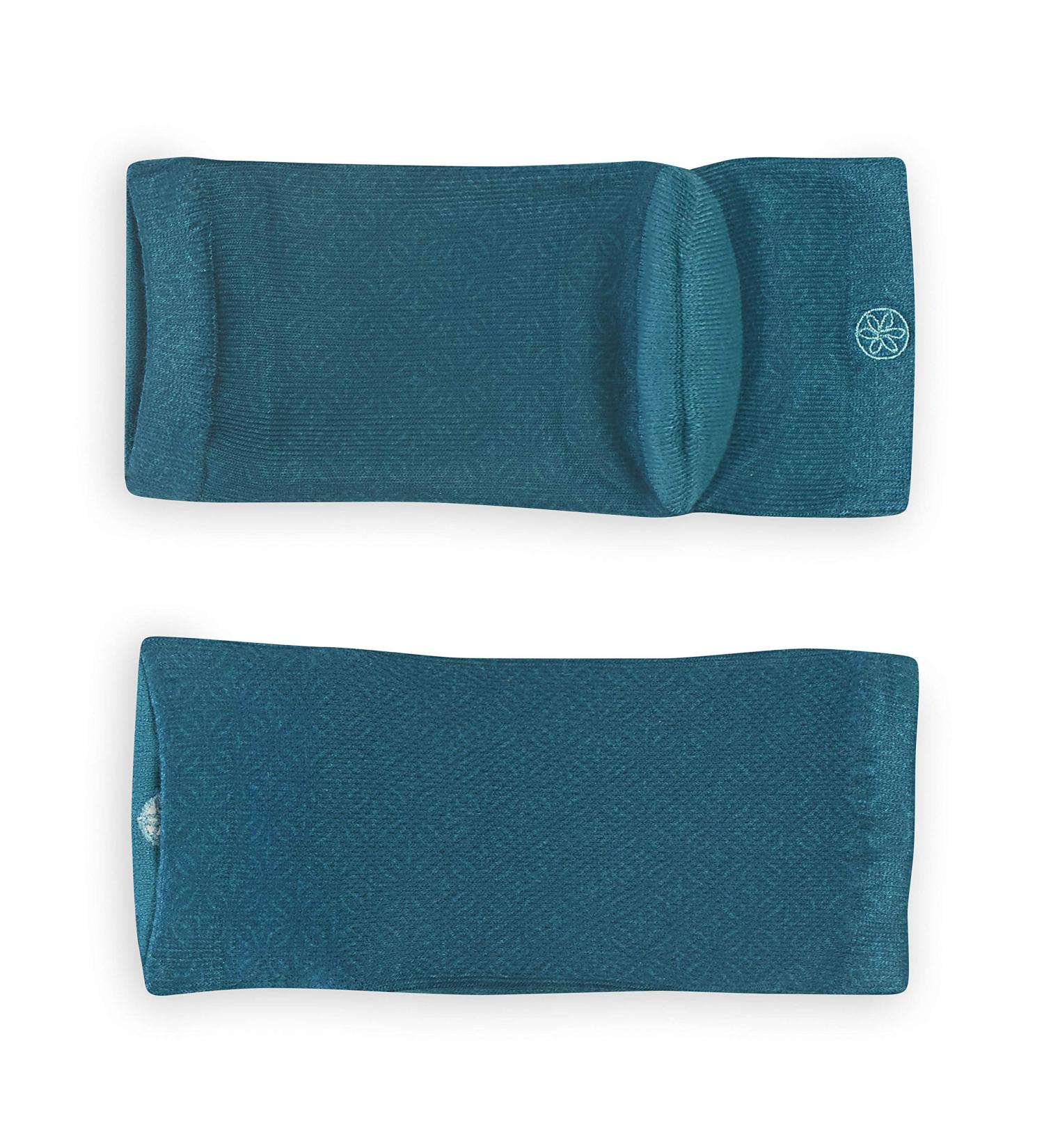 Gaiam Relax Moisturising Socks - Comfort & Hydration for All-Day Relief | International Shipping Available - Buy Online on GoSupps.com