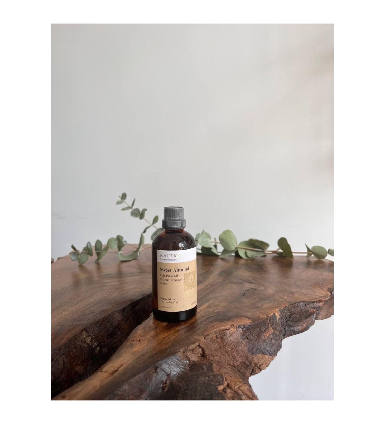 Radika SWEET ALMOND OIL