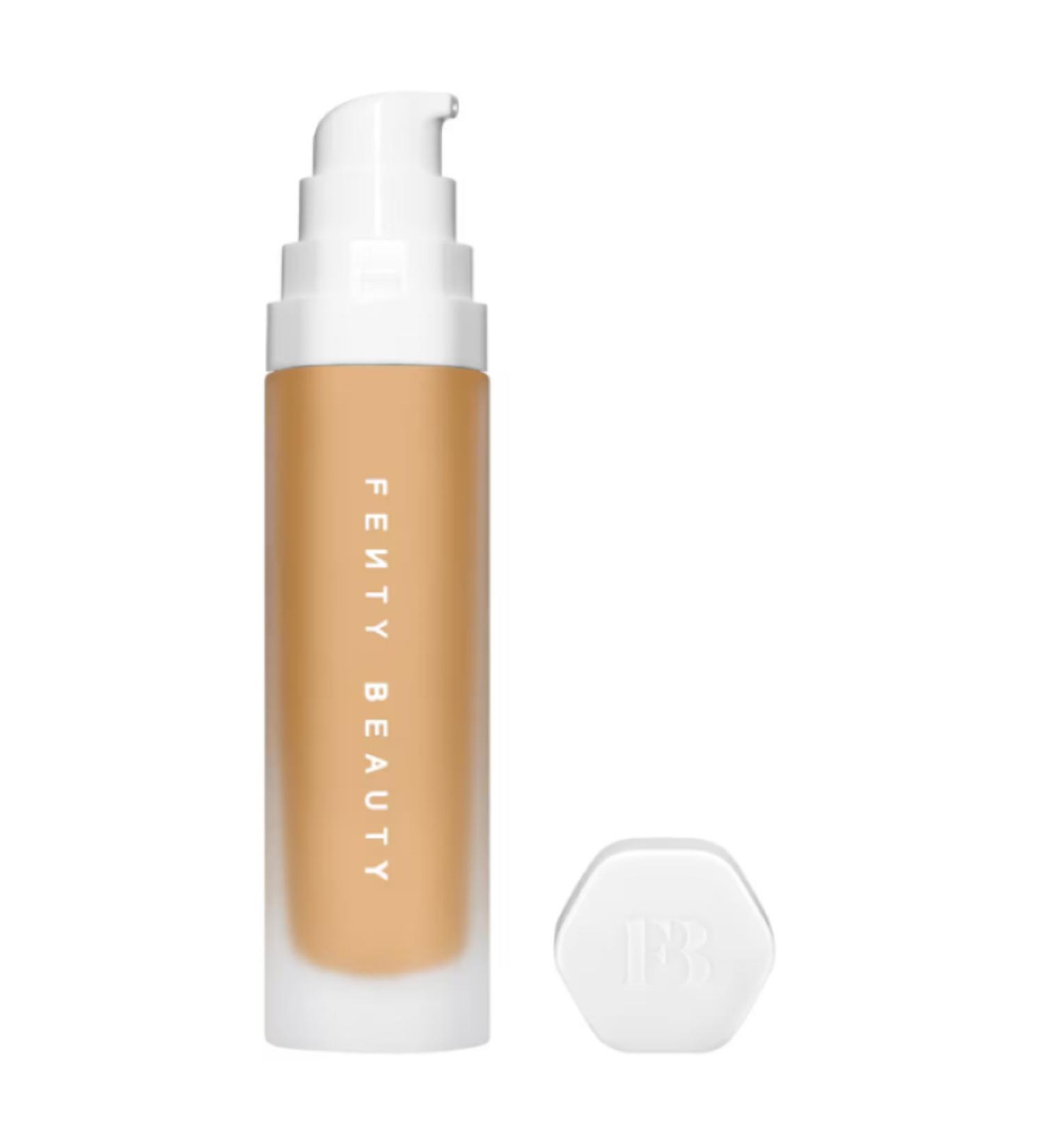 FENTY BEAUTY Soft' Lit Naturally Luminous Foundation Brightening and Moisturizing Foundation (85 g)