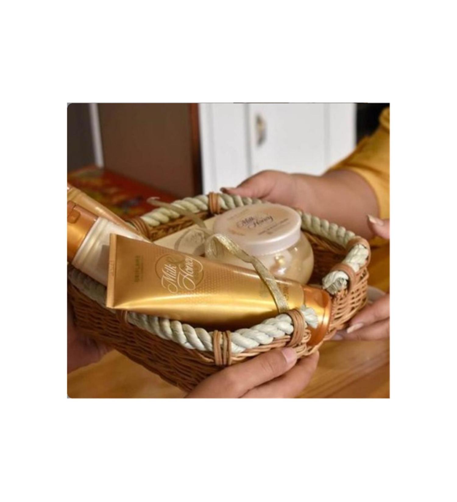 Oriflame Body Cleanser with Smoothing Revitalizing and Moisturizing Effects with Milk and Honey Extracts