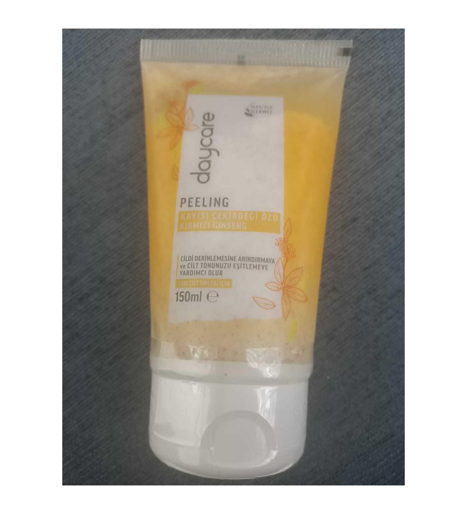 Daycare Apricot Kernel Peeling