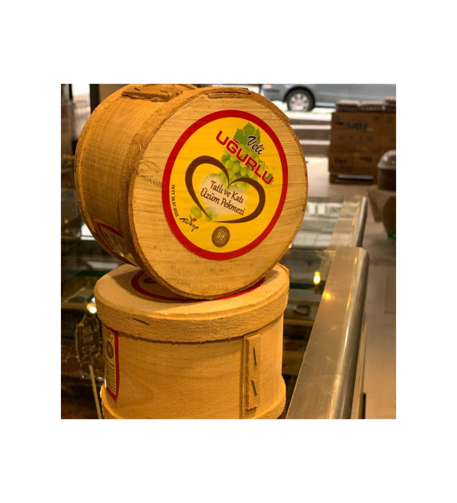 Lucky Wooden Bucket Solid Molasses 700gr