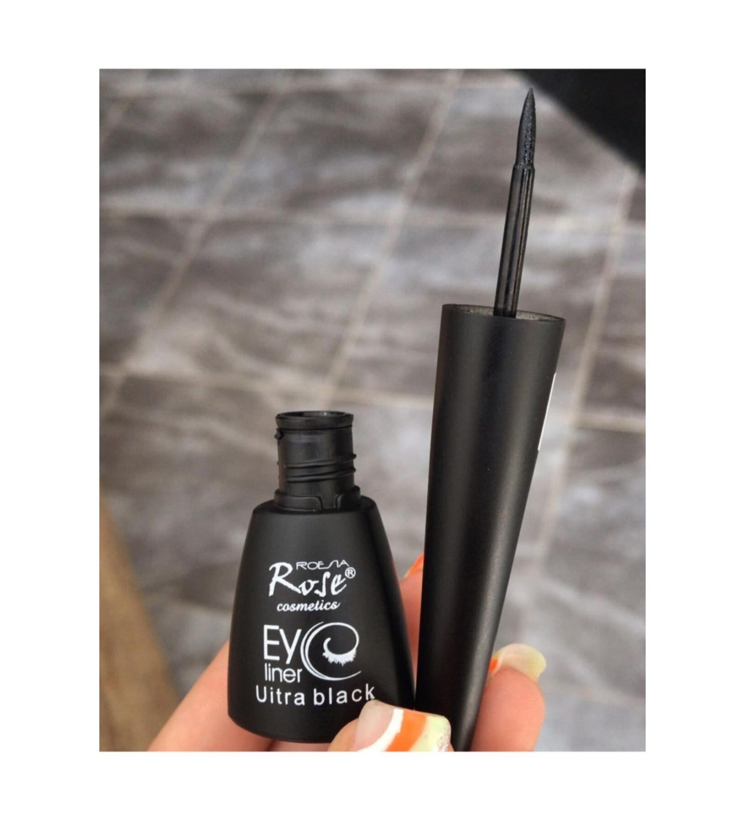 A LY COSMETICS Roes a Ultra Black Eyeliner Black Model