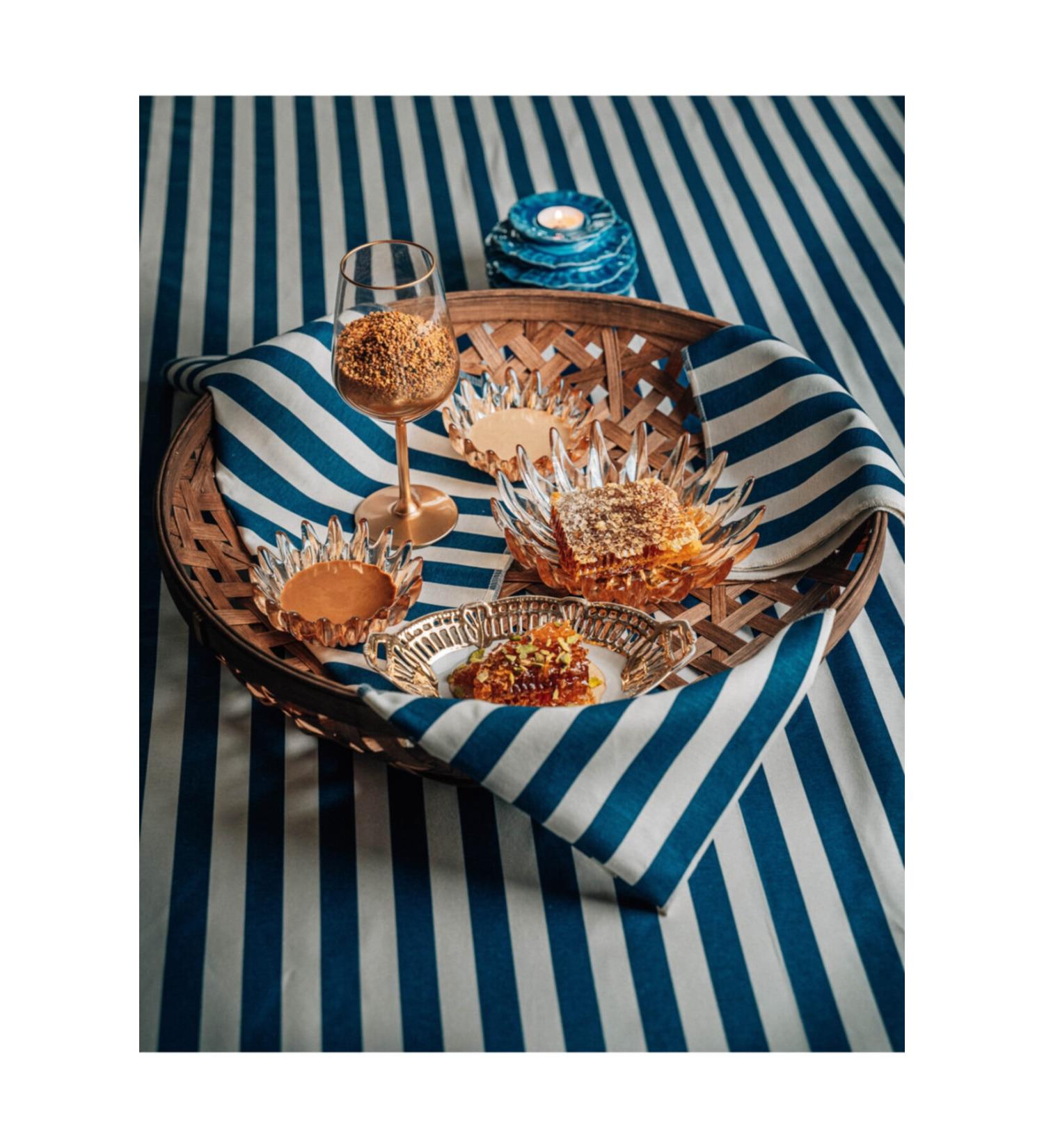 generous honey Hakkari emdinli Karakovan Comb Honey (1 Box 2 Kg) - Buy Online on GoSupps.com