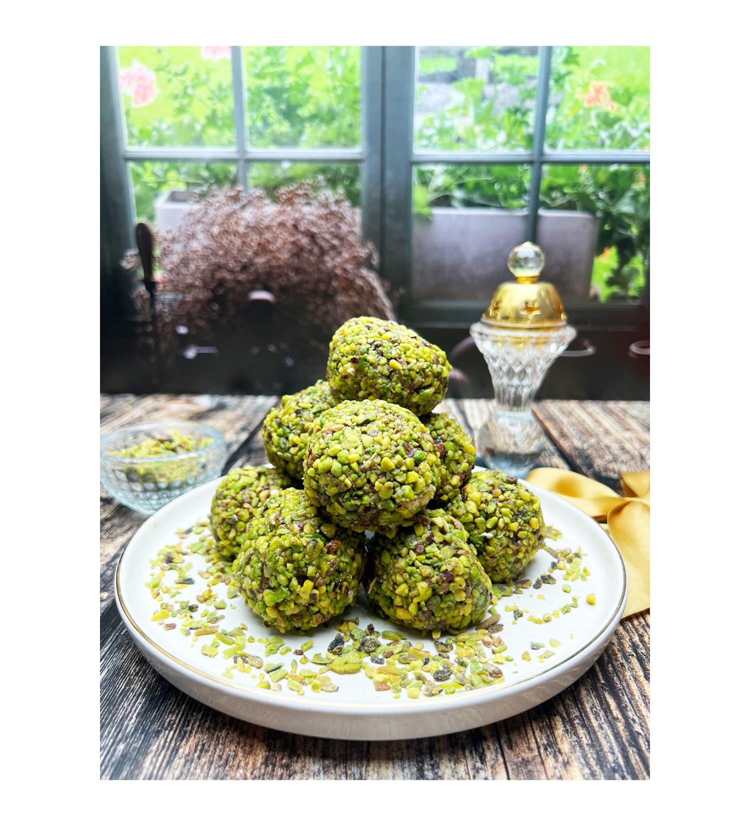 Hanzade Fruit Rolls K me G m hane Pistachio Coated okopestil - 1 Kg