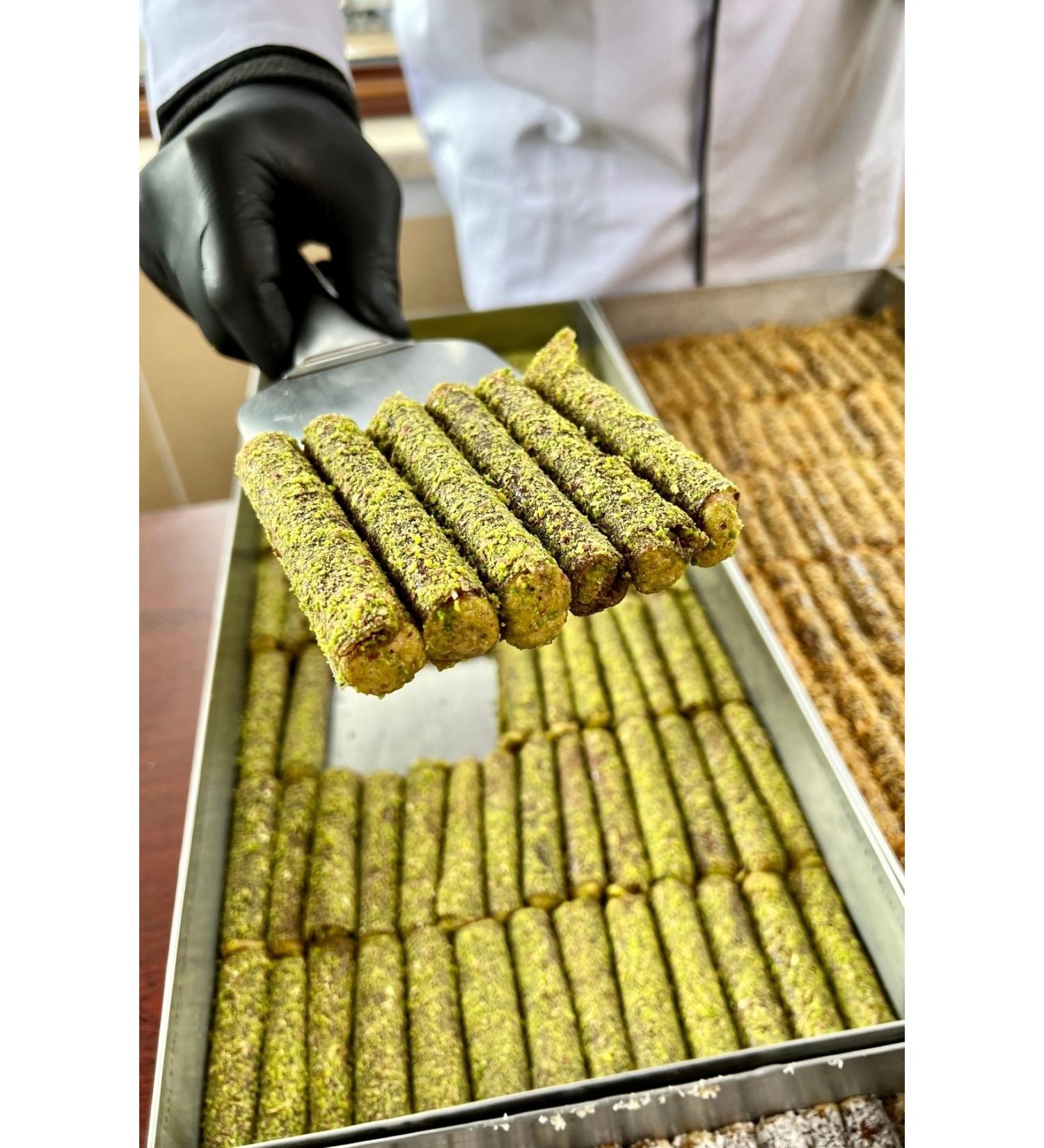 Sultan Fruit Rolls with Pistachio Outside 500 Gr