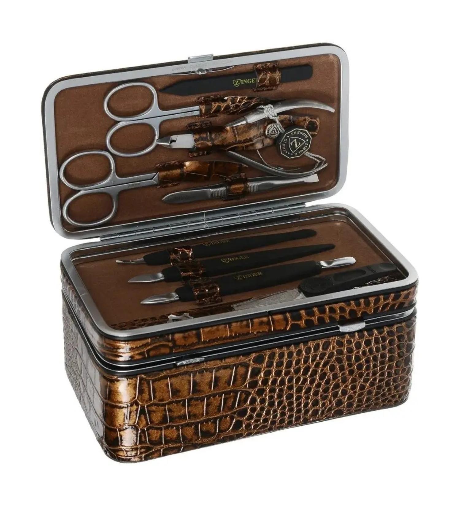ZINGER A manicure set with a cosmetic bag of 9 objects