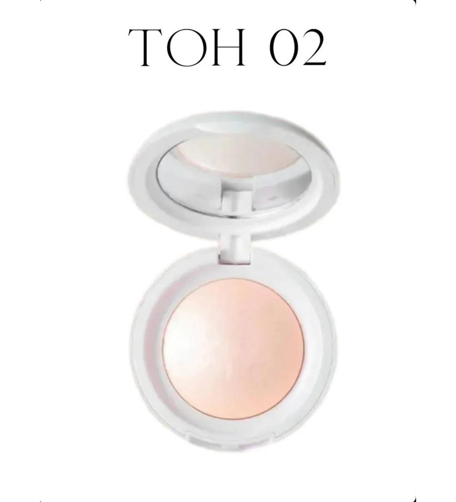Rare Beauty Highlighter for the face in the style of Rare Beaty