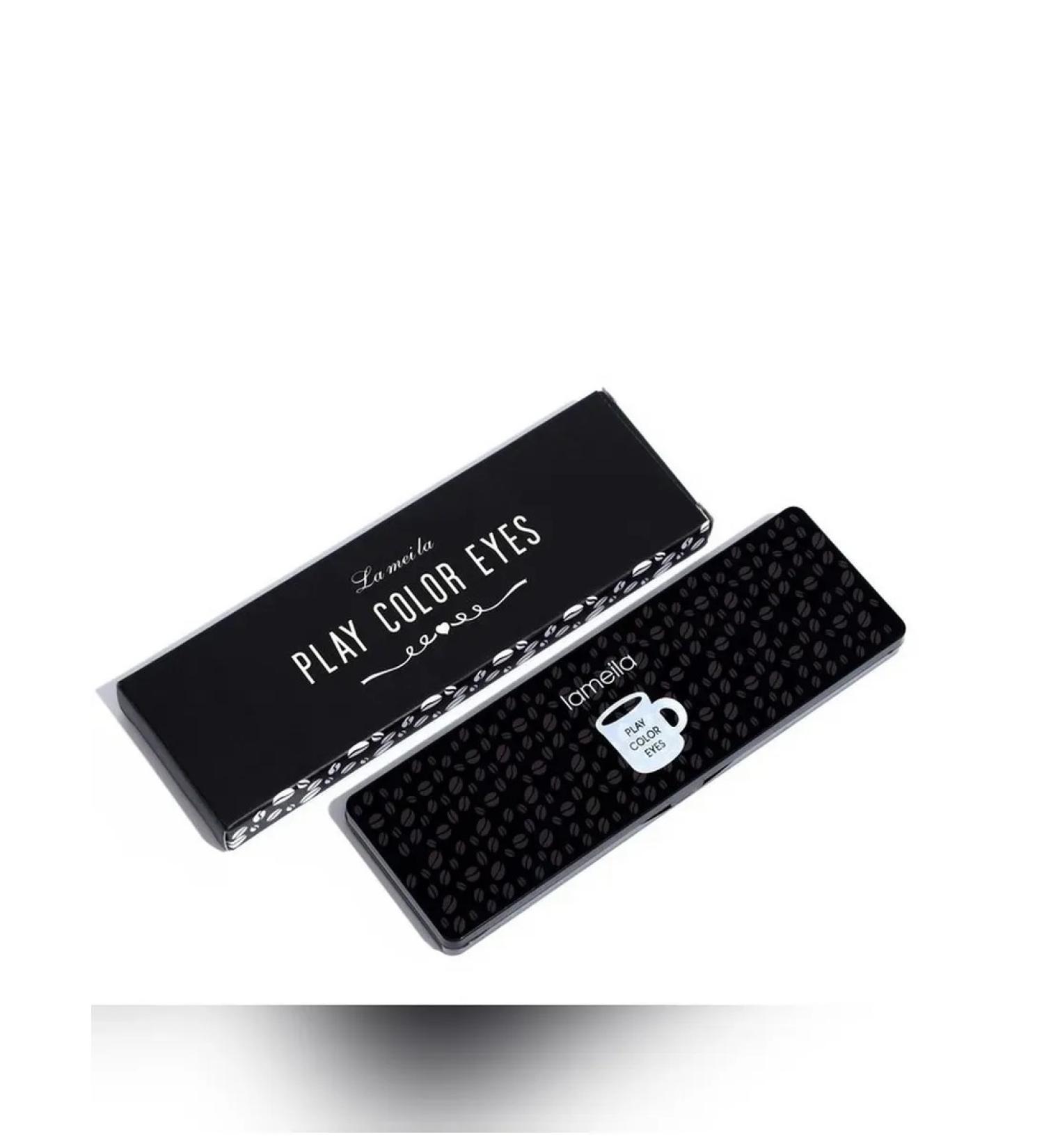 Lameila Palette shadows to create bright makeup