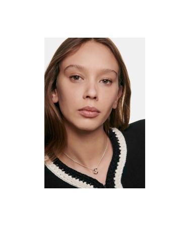 Chanel LES BEIGES WATER-FRESH COMPLEXION TOUCH EVENS - BRIGHTENS - MOISTURIZES THE COLOR TONE.