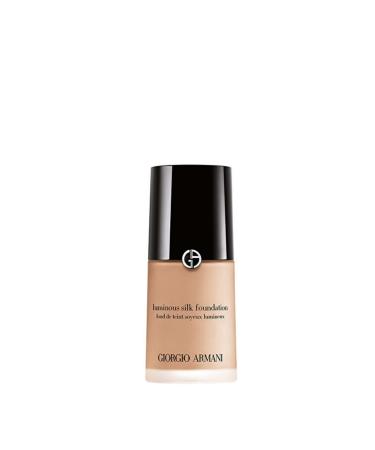 Giorgio Armani Foundation with a Natural Look that Lasts All Day Long and Shines - 5.5 Passi.4342