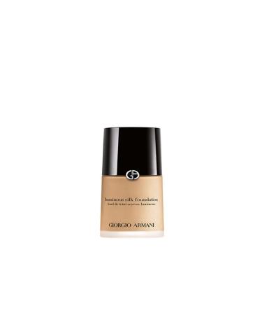 Giorgio Armani Foundation That Gives Natural Appearance Skin with Radiant Finish During the Day-6 Passi.4361