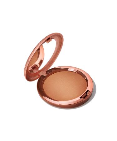 Mac Bronzing Powder that Adds Depth to the Face with its Fine and Light Texture - Radiant Medium Golden Passi.3353