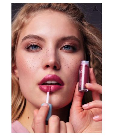 Revolution Conceal & Define Foundation F4