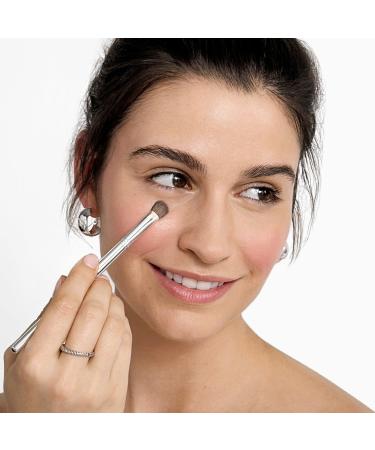 Discover Clinique Concealer Brush - Elevate Your Style Instantly! - Buy Online on GoSupps.com