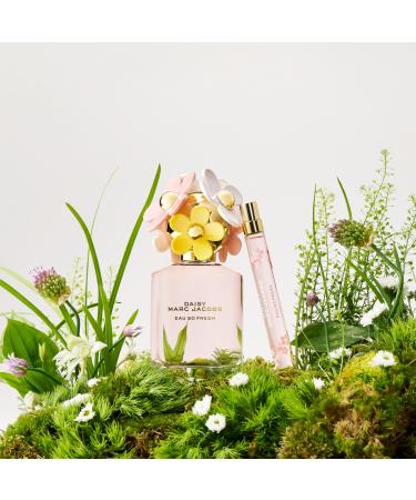 Discover Marc Jacobs Daisy Eau So Fresh Eau de Toilette Pen Spray 0.3 oz - Elevate Your Style Instantly! - Buy Online on GoSupps.com