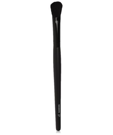 e.l.f. Blending Brush, Vegan Makeup Tool, Effortlessly Blends Eyeshadow & Concealer, For Wet & Dry Products