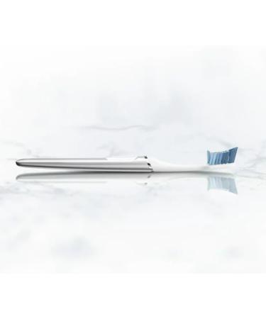 Buy Oral-B Clic Deluxe Starter Kit - Manual Toothbrush with 3 Brush Heads & Magnetic Mount - International Shipping Available - Buy Online on GoSupps.com