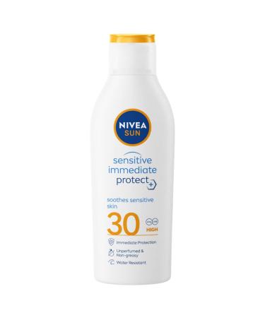NIVEA SUN Protect & Sensitive Sun Lotion (200ml) Sunscreen with SPF30 Suncream for Sensitive Skin with Aloe Vera Immediately Protects Against Sun Exposure 200 ml (Pack of 1) SPF 30