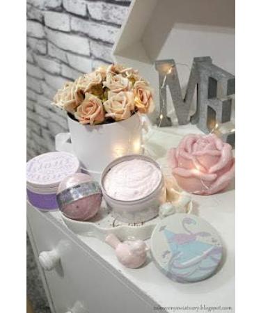  OH!TOMI Shower mousse for body - For dry skin - Strawberry scent - Moisturizing - Ideal gift for women - Rich formula - Strawberry - 250 ml - Buy Online on GoSupps.com