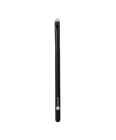 Love Earth Cosmetics Blend Trend 041 flat eyeshadow brush soft synthetic bristles and wooden handle