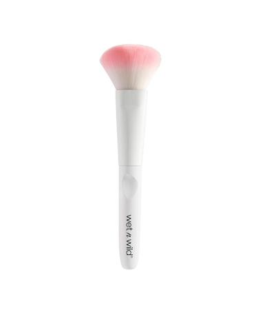 Wet 'n' Wild Makeup Brush Powder Brush large Plush Brush with Soft Curved Bristles for an Even Application Easy-to-use Makeup Brushes Loose Powder Brush