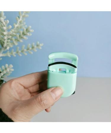 Verdant Touch Portable Eyelash Curler Travel Mini Eyelash Curler Clip with Replacement Strip for Women Makeup Portable Lash Curler Green