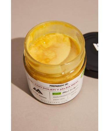 Honey with natural bee pollen and royal jelly. Intense flavor of forest honey with floral nuances of pollen and the strength of royal jelly. Artisanal product own harvest. Spain. - Buy Online on GoSupps.com