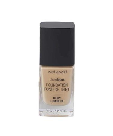 Wet N Wild - Photo Focus Foundation Dewy - Moisturizing Foundation in a soft beige - covers impurities is suitable for normal and dry skin - vegan soft beige