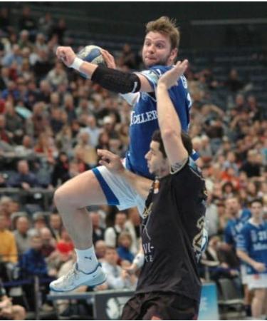 Mueller Pro Level Elbow Pad with Waffled Kevlar - X-Small | Ultimate Protection for Sports & Activities - International Shipping Available - Buy Online on GoSupps.com