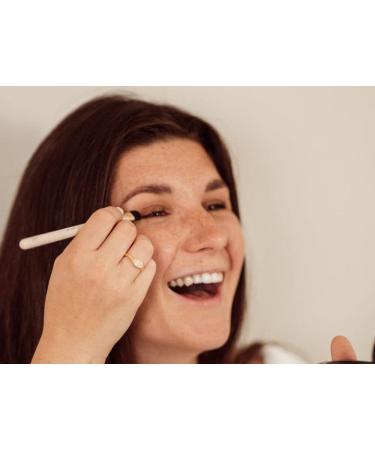 Nalula Large Eyeshadow Brush - Perfect for Shading & Blending | International Shipping - Buy Online on GoSupps.com