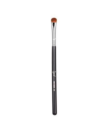 Sigma Beauty E57 Firm Shader Eyeshadow Brush - Professional Makeup Brush for Intense Applications or Controlled Finishes - Vegan Eyeshadow Brush for Fine Details