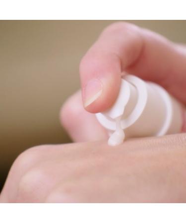 Topicrem - Mela Anti-Dark Spot Radiance Serum - Moisturizes for 24 hours Evens and Revives the Complexion Corrects and Prevents the Appearance of Dark Spots - Facial Care for Sensitive Skin - 30 ml - Buy Online on GoSupps.com