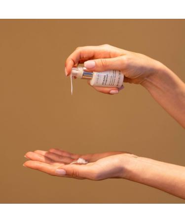  abril et nature abril et nature Skin Anti-Aging Lip Contour 30 ml. Lip Cream 100% Vegan. Immediate effect. Hydration and elasticity of the skin. All skin types. - Buy Online on GoSupps.com