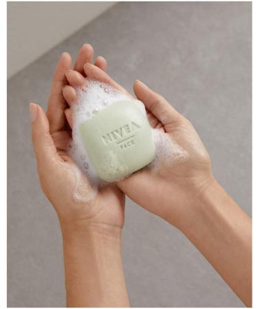 NIVEA NATURALLY Clean Solid Facial Cleanser Pore Minimizing Scrub (1 x 75 g) Soap-free pH-neutral exfoliating purifying care for the skin - Buy Online on GoSupps.com