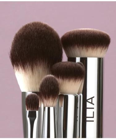 ILIA Shadow Brush - Non-Toxic Vegan Eyeshadow Brush | Cruelty-Free with Soft Synthetic Bristles & White Wood Handle | Clean Makeup Tool - Buy Online on GoSupps.com