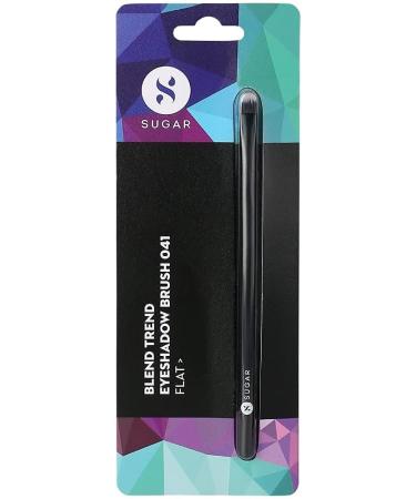 Love Earth Cosmetics Blend Trend 041 flat eyeshadow brush soft synthetic bristles and wooden handle - Buy Online on GoSupps.com