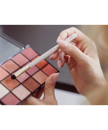 Nalula Small Eyeshadow Brush - Precision Application for Radiant Eye Looks | International Shipping Available - Buy Online on GoSupps.com